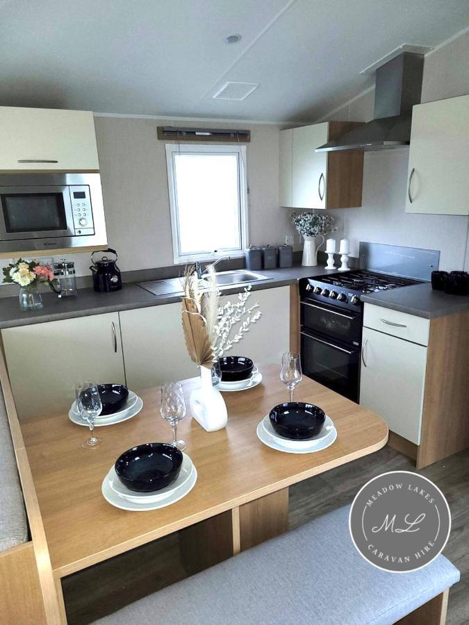 Palm Grove 181- Golden Palm - Pet Friendly, Wifi, Central Heating, Bed Linen - Meadow Lakes Caravan & Lodge Hire Chapel Saint Leonards Eksteriør billede